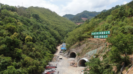 師宗至丘北高速公路建設(shè)協(xié)調(diào)領(lǐng)導(dǎo)小組召開項目征地協(xié)調(diào)工作現(xiàn)場推進會782.png