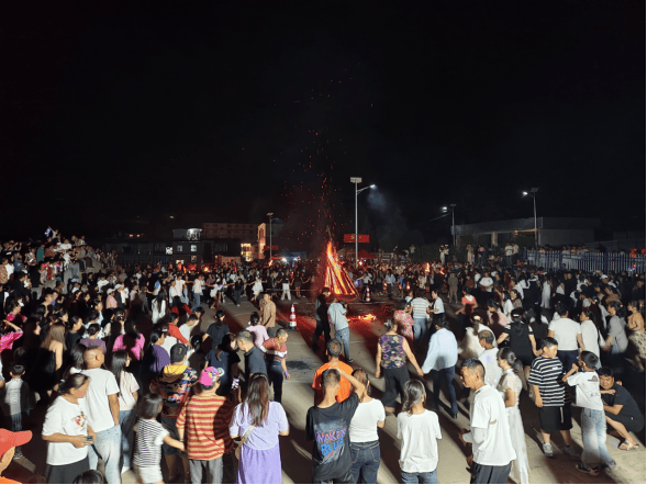 竹基鎮(zhèn)篝火晚會(huì)：點(diǎn)燃夏夜激情，共譜和諧新篇(1)447.png